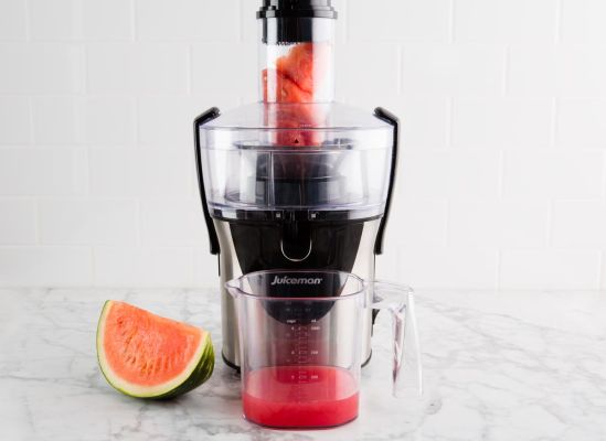 Which online stores sell Bella juicers?