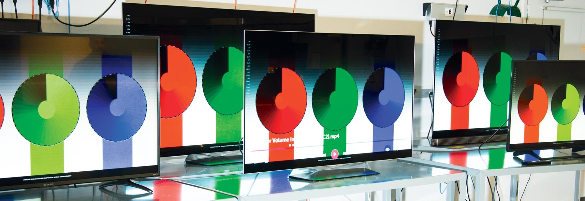 4K HDR TVs displaying a test pattern that shows whether a TV can maintain color intensity as brightness changes.