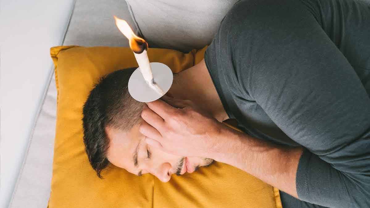 no debes usar kits de extracción de cerumen en tus oídos