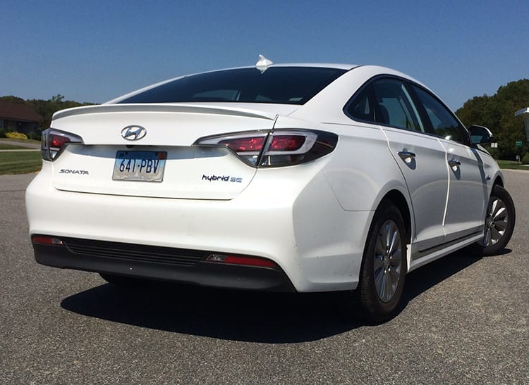 2016 Hyundai Sonata Hybrid Proves Slick and Efficient ...