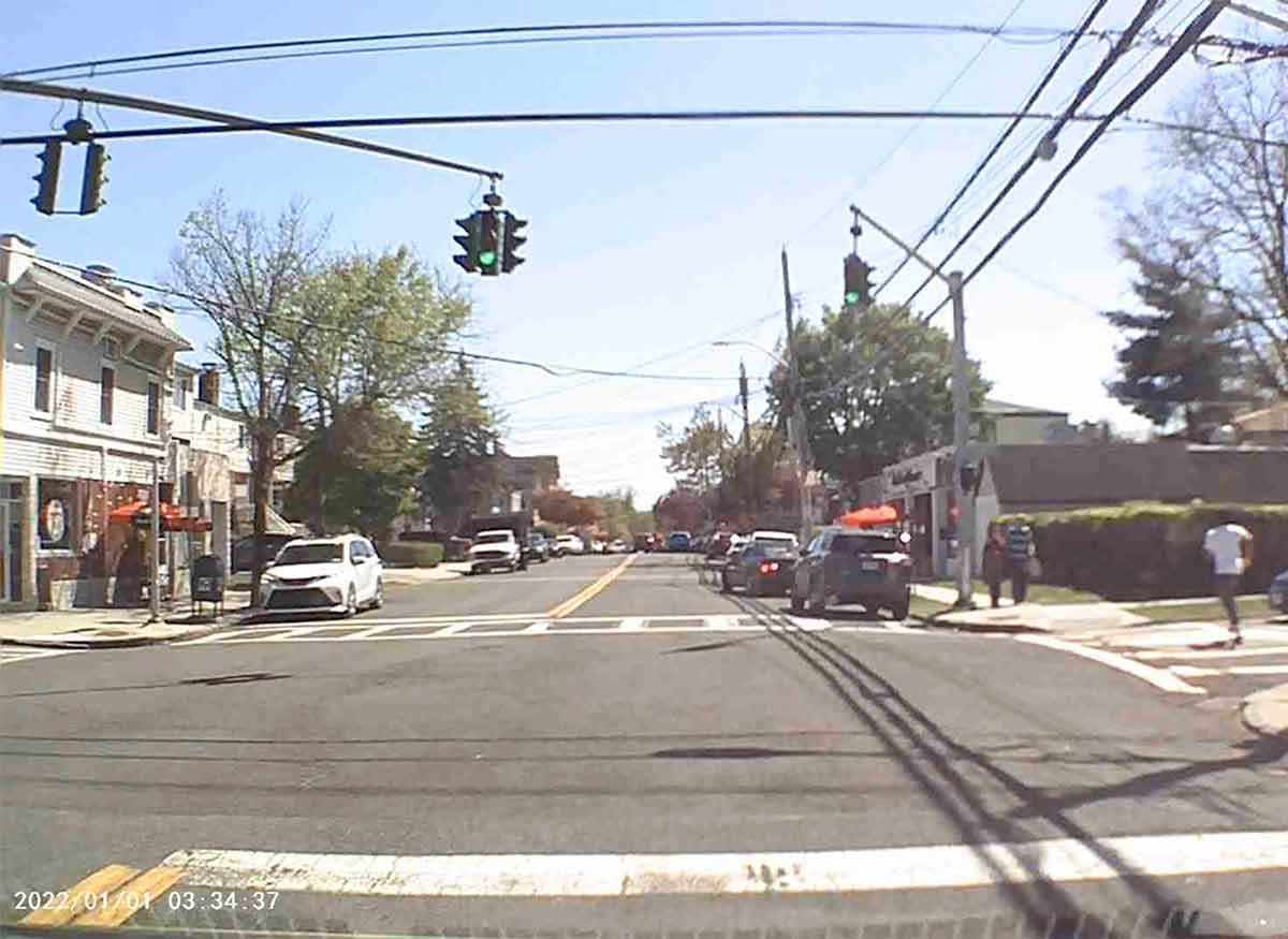 View of an intersection at daytime from the Onn 1080p dashcam.