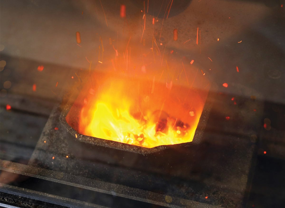 detail of fire/heat output of Master Forge Pellet Stove with 30lb Hopper F500218