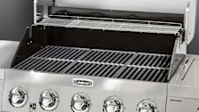 Cuisinart GAS2556AS gas grill with open lid