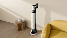 Samsung Bespoke AI Jet Ultra VS90F40DMK/AA vacuum cleaner in a living room.