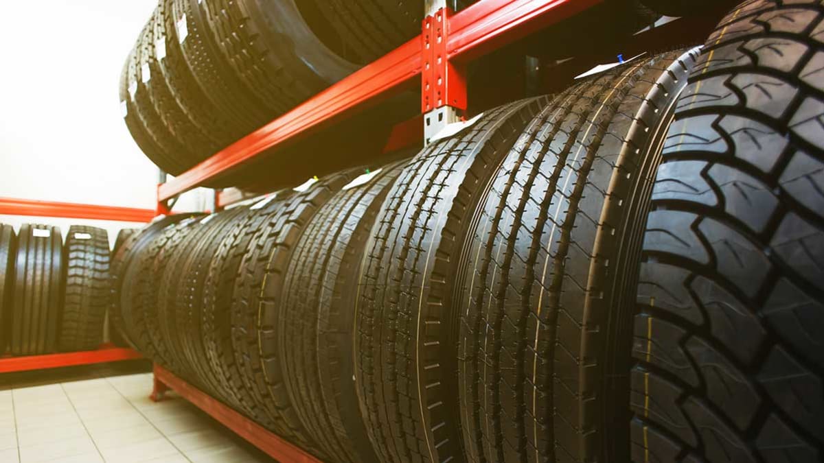 Купить шины best tyres. Goodyear, Michelin. Хранение колес на складе. Шины для спецтехники. Truck Tire Bridgestone.