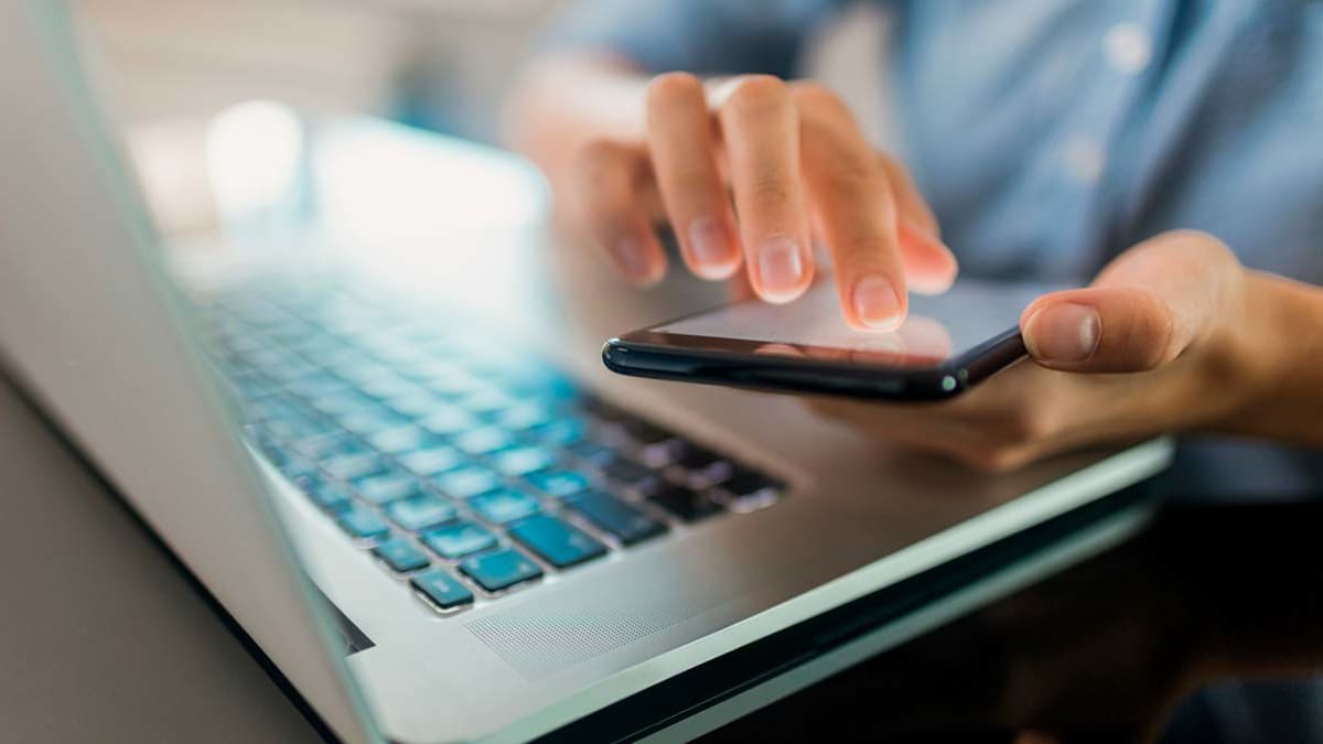 cell phone and laptop usage
