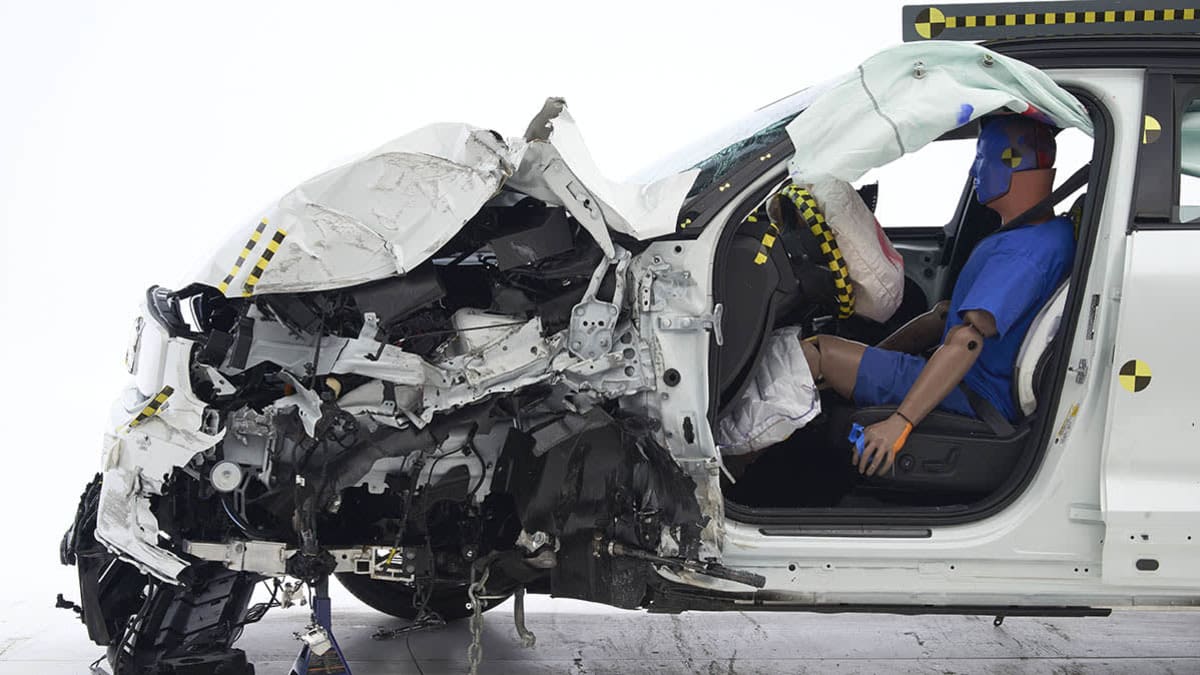 2021 Volvo XC40 Recharge crash test