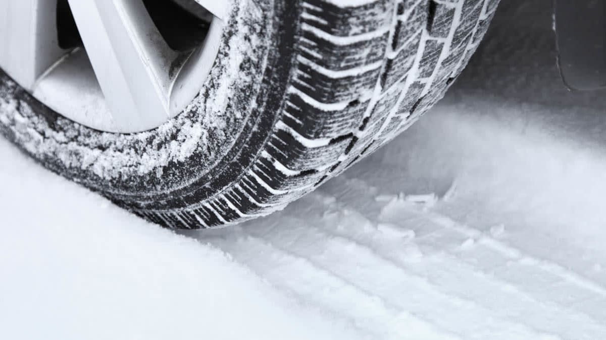 winter car tire snow driving