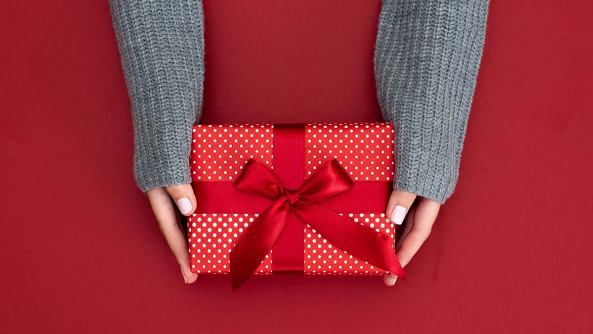 Hands holding a gift