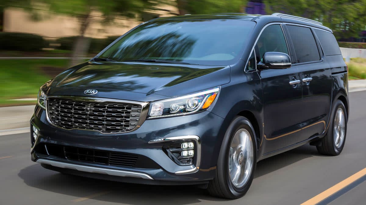 2019 Kia Sedona driving