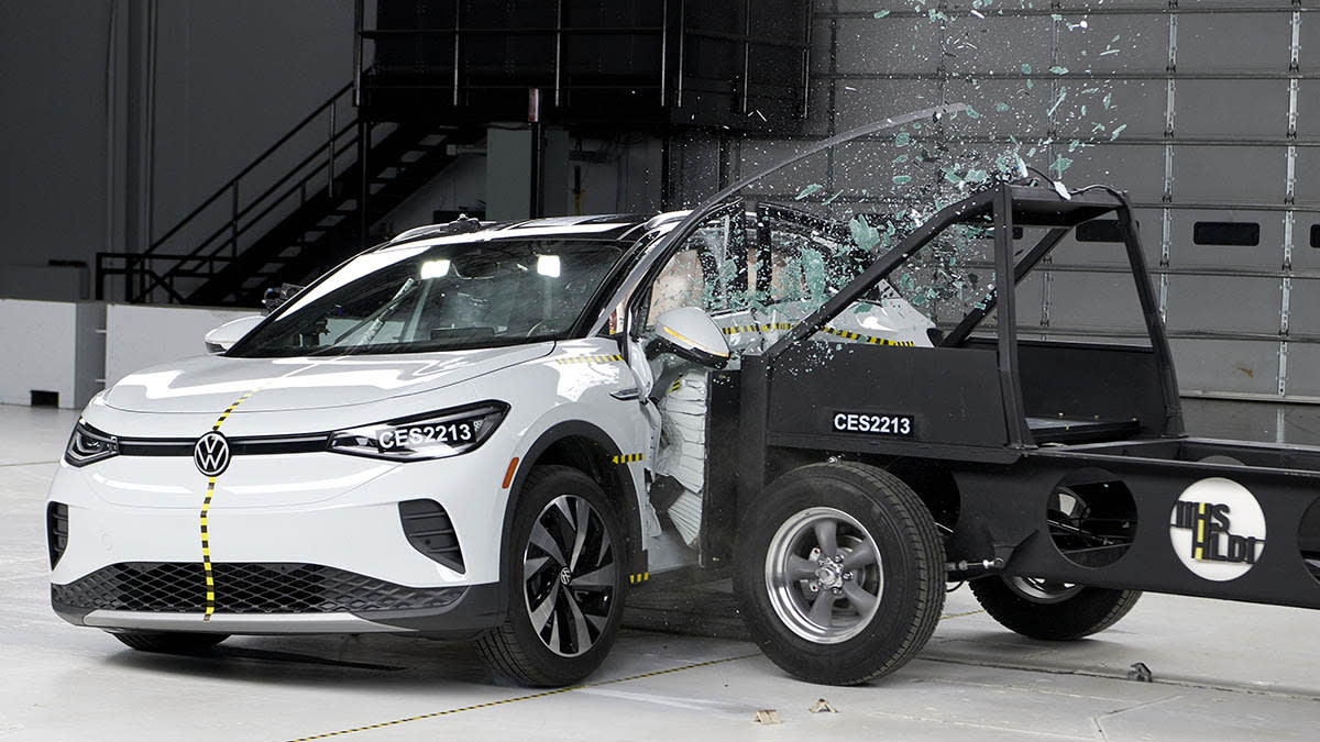 IIHS midsized SUV side crash test Volkswagen ID.4