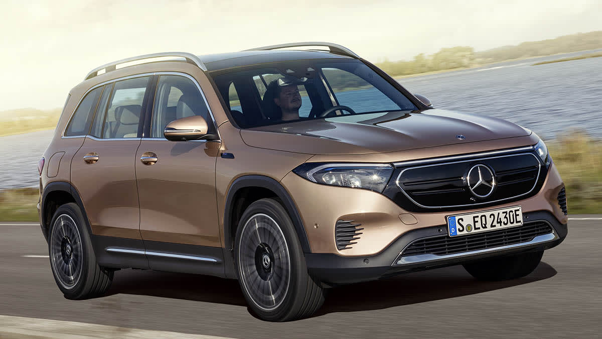 2023 Mercedes-Benz EQB front driving
