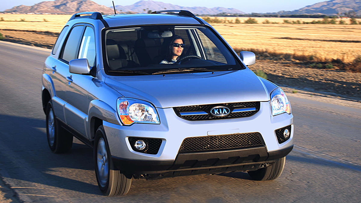 2009 Kia Sportage driving