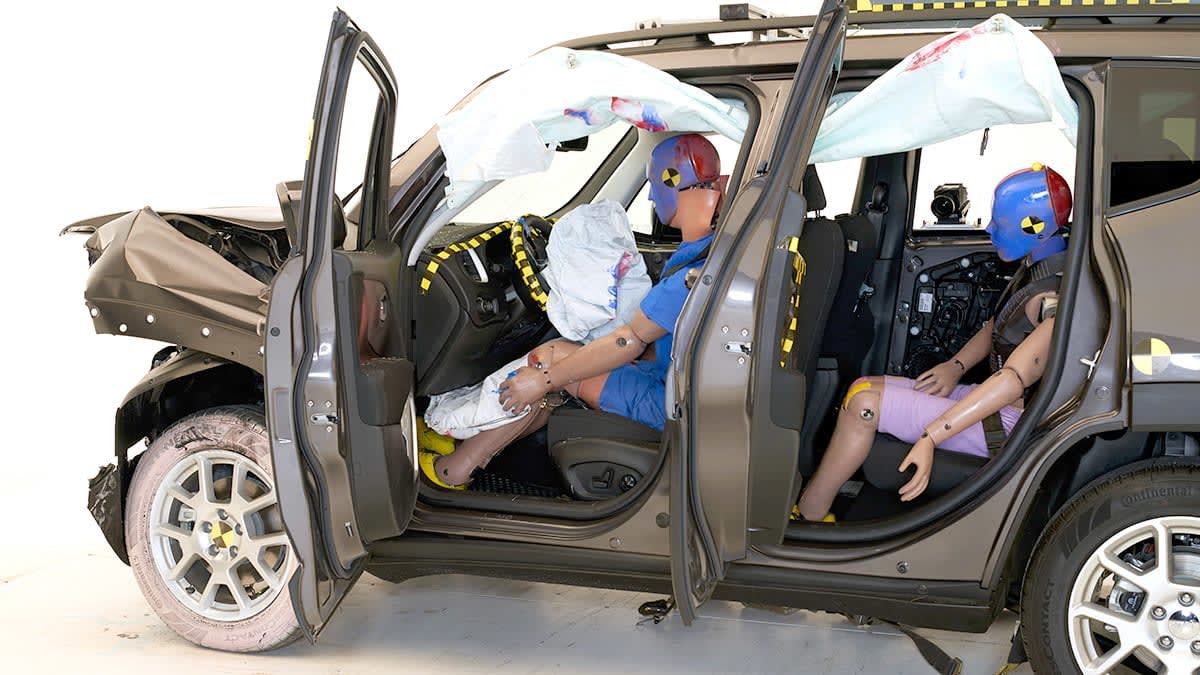IIHS rear safety test - Jeep Renegade