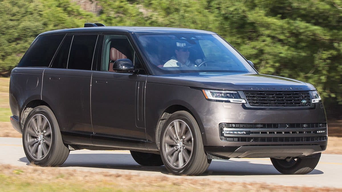 2023 Land Rover Range Rover P400 driving