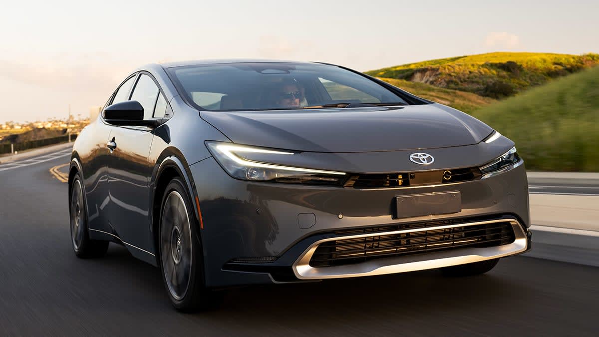 Redesigned 2023 TPrius Prime Gets Longer Electric-Only Range - Consumer ...