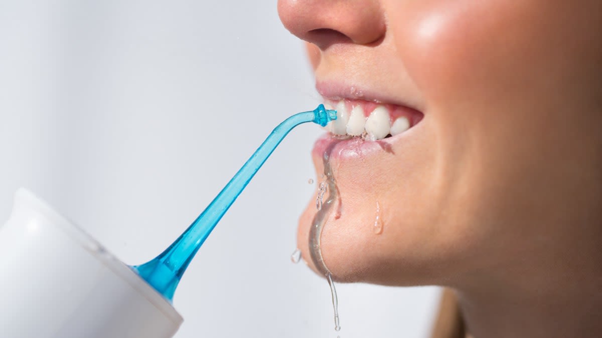 How Well Do Water Flossers Like Waterpik Work? Dental Floss