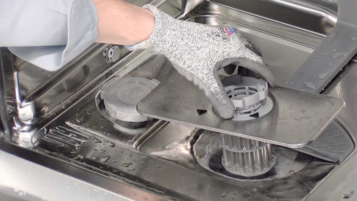 Не сливает машина канди. Засор в посудомоечных машинах бош. Посудомоечная машина бош не сливается вода.