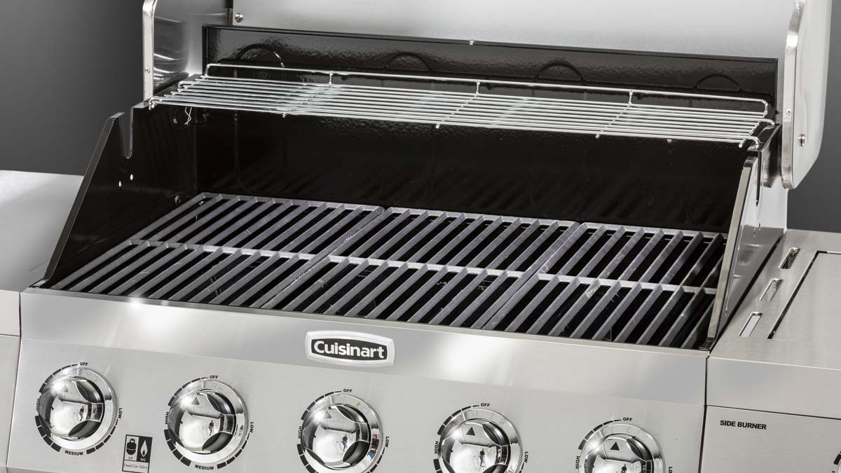 Cuisinart GAS2556AS gas grill with open lid