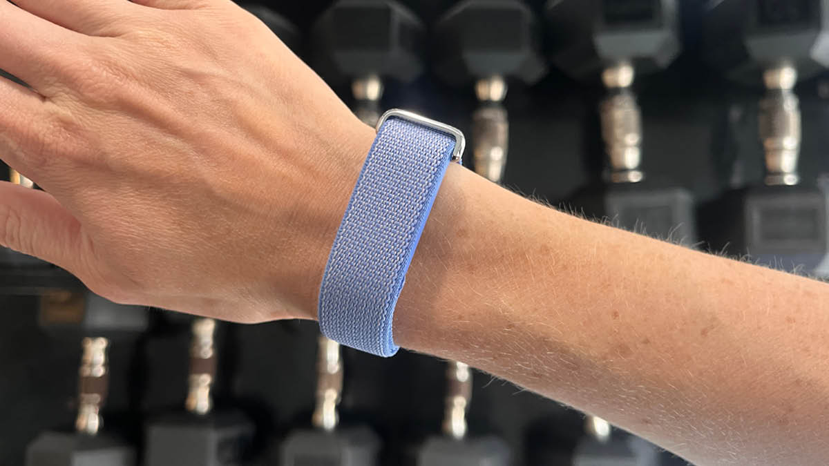 Consumer Reports editor testing the Google Fitbit Air in a fitness environment.