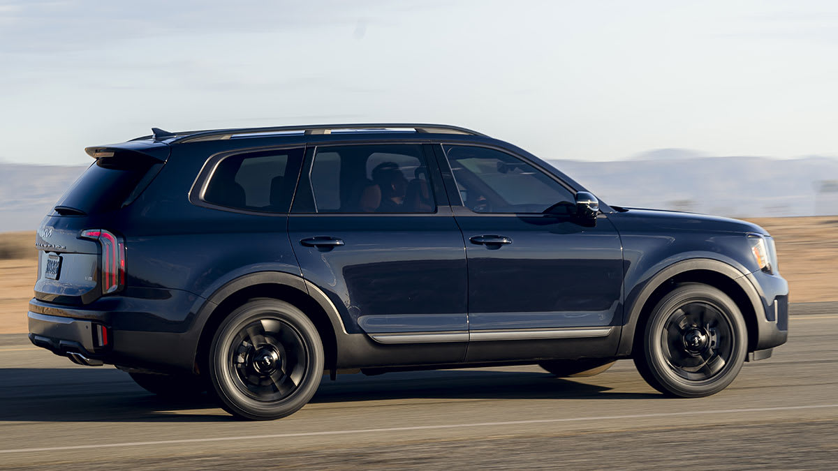 2023 Kia Telluride driving