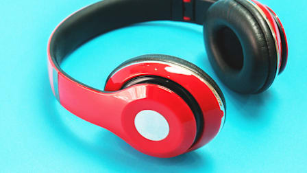 Using Headphones and Hearing Aids: What You Need to Know