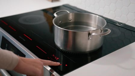 Frigidaire Gallery GCFI3060BF Range