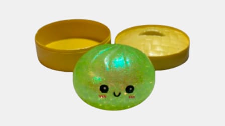 Squishy bun toy containing water beads