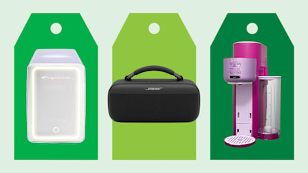 Frigidaire 9 Can Mini Beauty Lighted Mirror Fridge, Bose Soundlink Max, Ninja Thirsti Drink System and Soda Machine