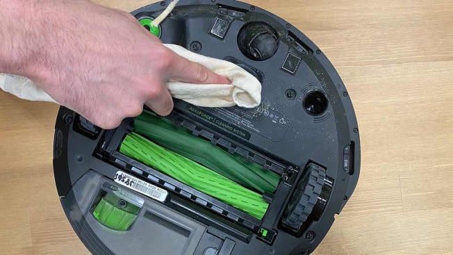 cleaning robotic vac
