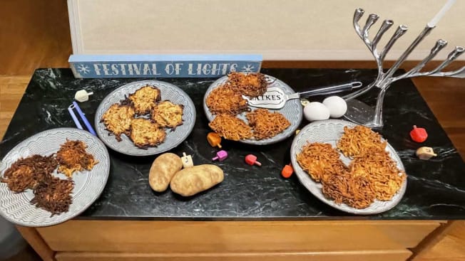 From left: Latkes cooked 4 ways: nonstick frying pan, toaster-oven with air-fryer function, stainless-steel frying pan, and cast-iron frying pan.