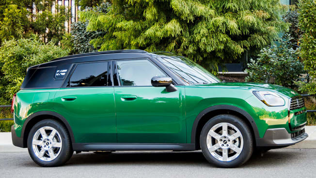 2025 Mini Countryman EV front, green