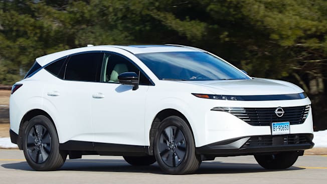 2025 Nissan Murano driving, front