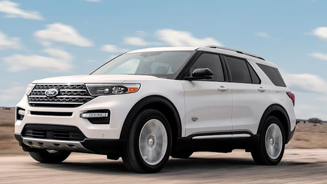 2021 Ford Explorer King Ranch driving, front
