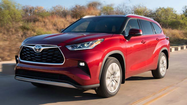 2024 Toyota Highlander Hybrid driving