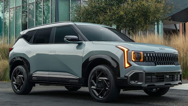 A static view of the 2027 Kia Seltos hybrid from the front