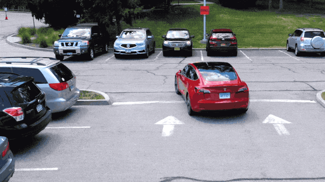 Tesla-Smart-Summon video