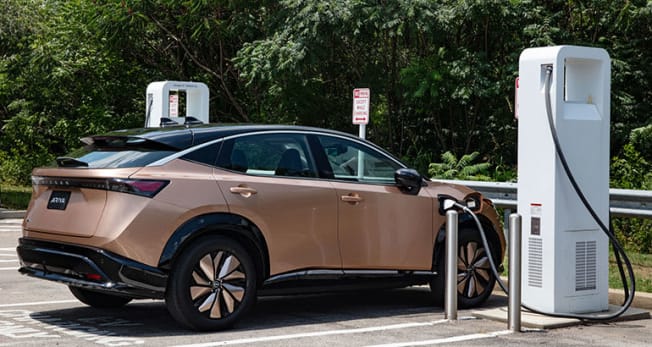 2023 Nissan Ariya using public charger