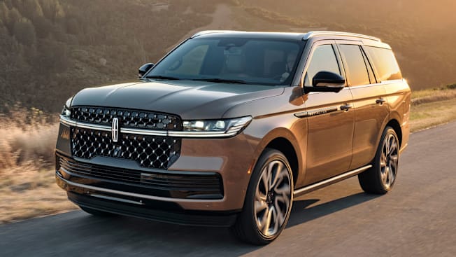 2025 Lincoln Navigator Black Label front driving