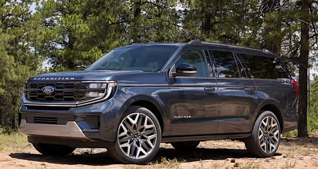 2025 Ford Expedition Platinum front