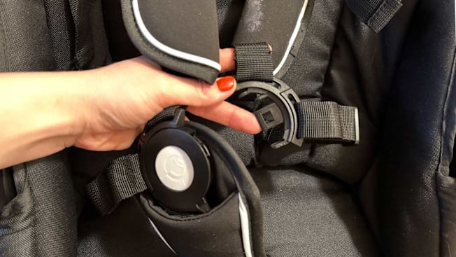 buckle of the Mockingbird 2.0 Stroller