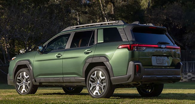 2026 Subaru Outback, rear static