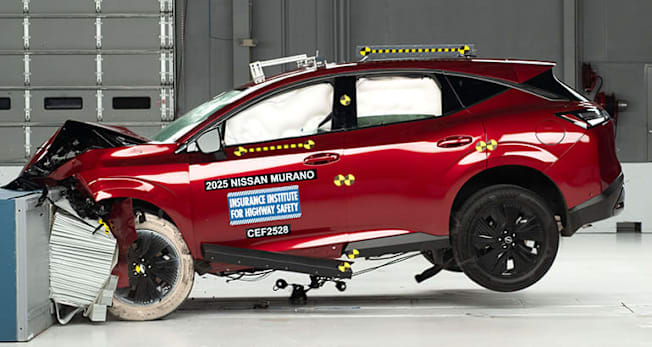 2025 Nissan Murano during a moderate overlap front crash test conducted by IIHS.
