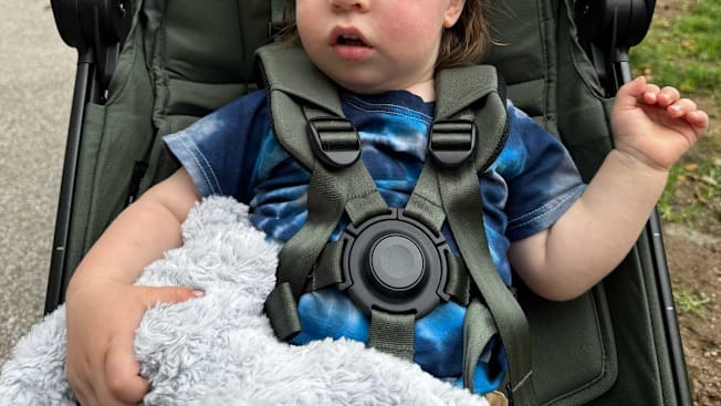 Detail shot of the harness of the Joolz Aer+ Stroller with a toddler in it.
