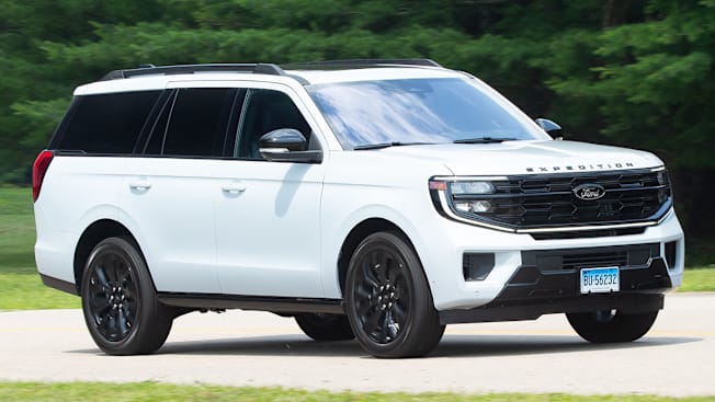 2025 Ford Expedition Platinum front driving
