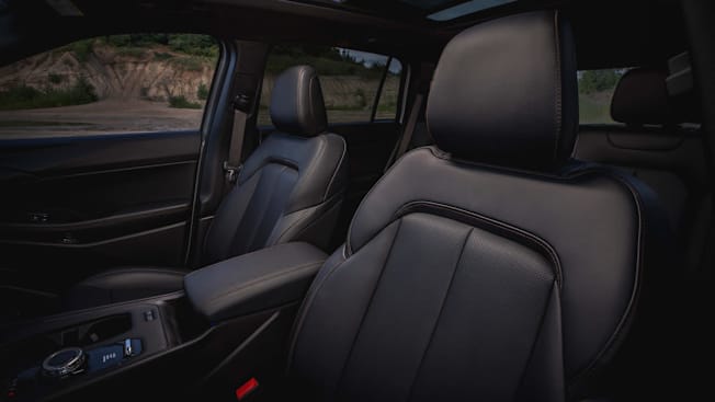 2026 Jeep Cherokee interior front seats.