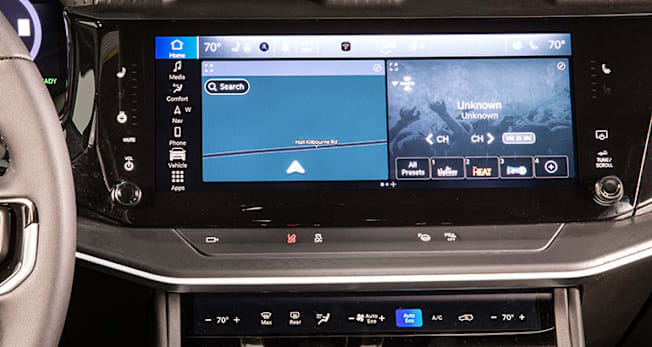 2025 Jeep Wagoneer S infotainment