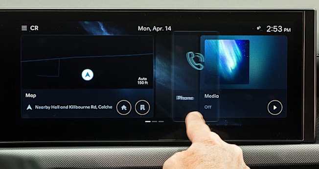 Using the infotainment screen in a 2025 Hyundai Sonata