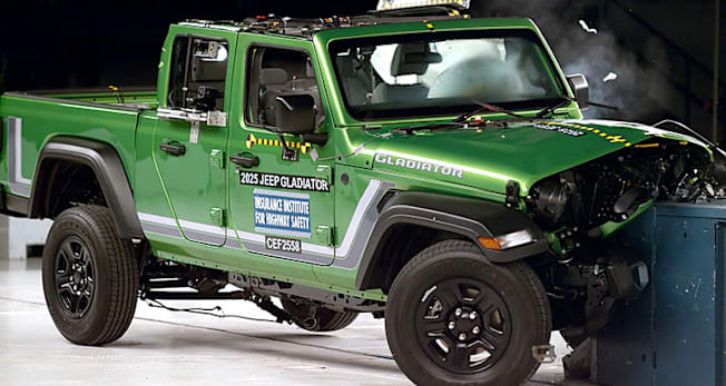 2025 Jeep Gladiator undergoes the updated moderate overlap front test by IIHS.