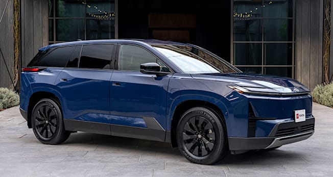 2027 Toyota Highlander Limited blue front, static